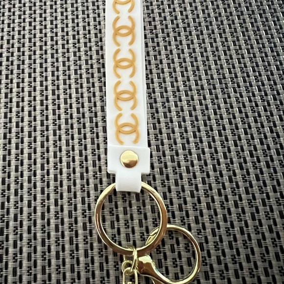 New without tag beautiful key chain - Picture 3 of 3